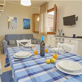 2 bedroom seaside apartments with shared pool, sleeps 4-5